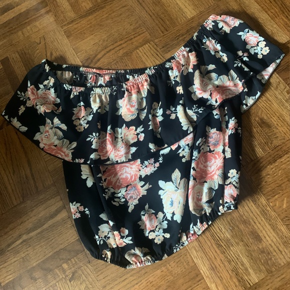**2 for $20**🛍️ Off the shoulder floral top NWOT - Picture 1 of 4